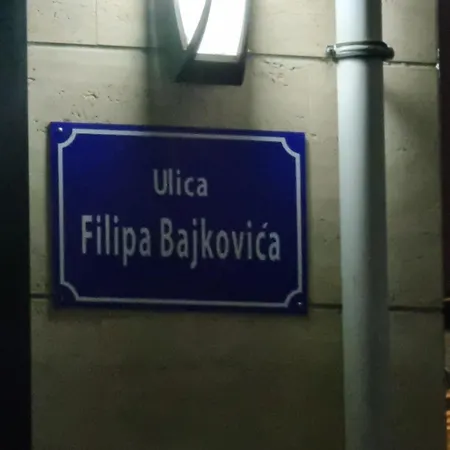 Azra Kvart Apartment *