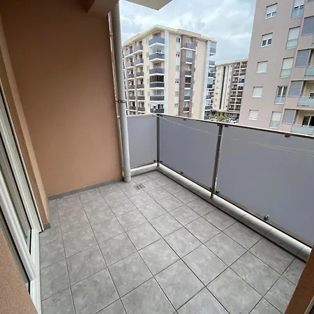 Azra Kvart 波德戈里察